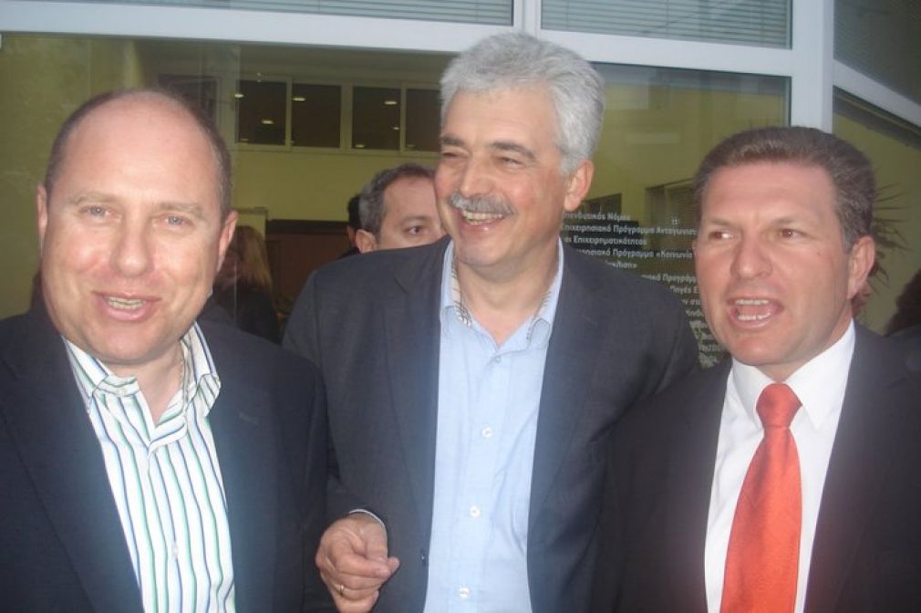 Θα σμίξουν οι τρεις τους;
