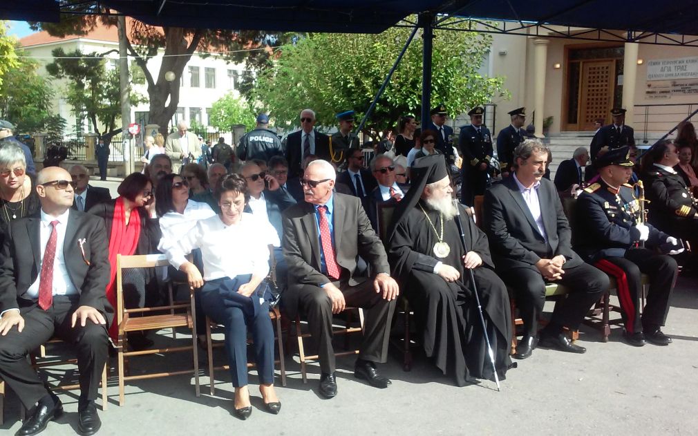 Θα απαντήσει κανένας… τι δουλειά είχε αυτή εκεί;