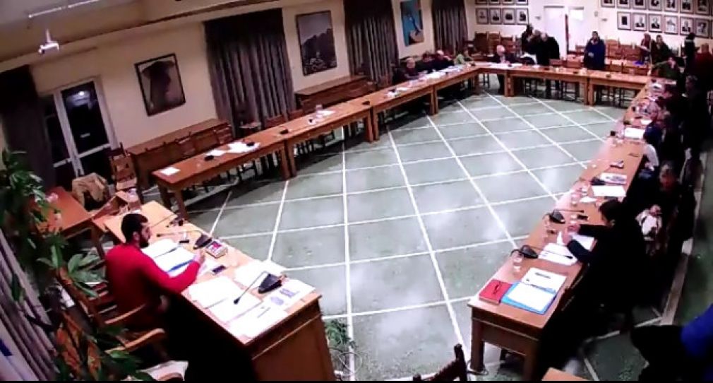 "Εκκενώθηκε" το δημοτικό συμβούλιο Χανίων!