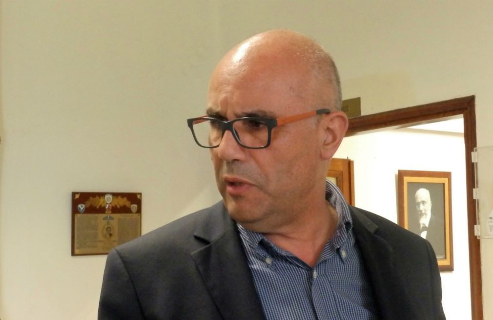 Άρες... μάρες... κουκουνάρες... δήμαρχε!