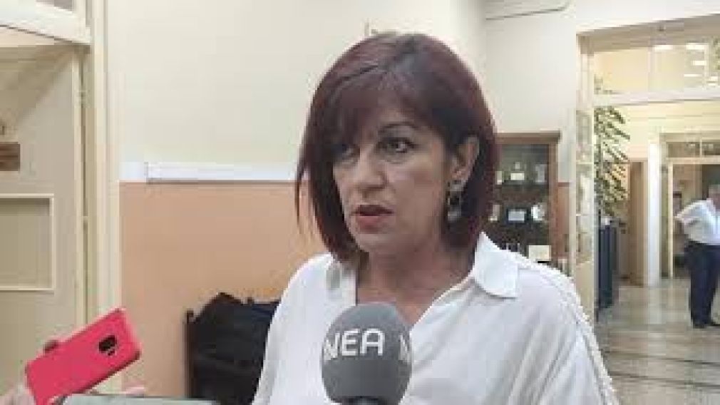 Ο Ανταρσύα εξέθεσε την Χατζηδάκη