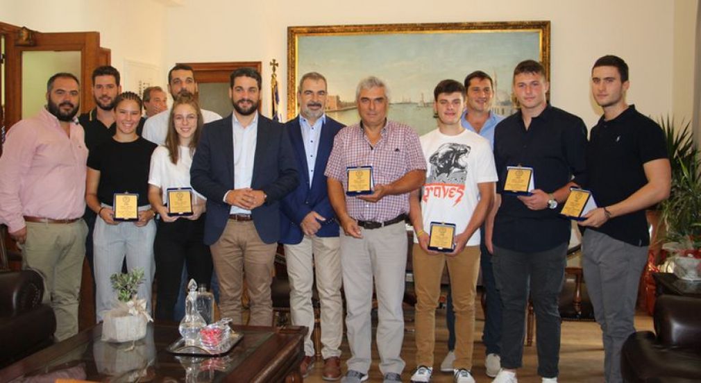 Βρείτε... τις 5 γλάστρες της εικόνας!...