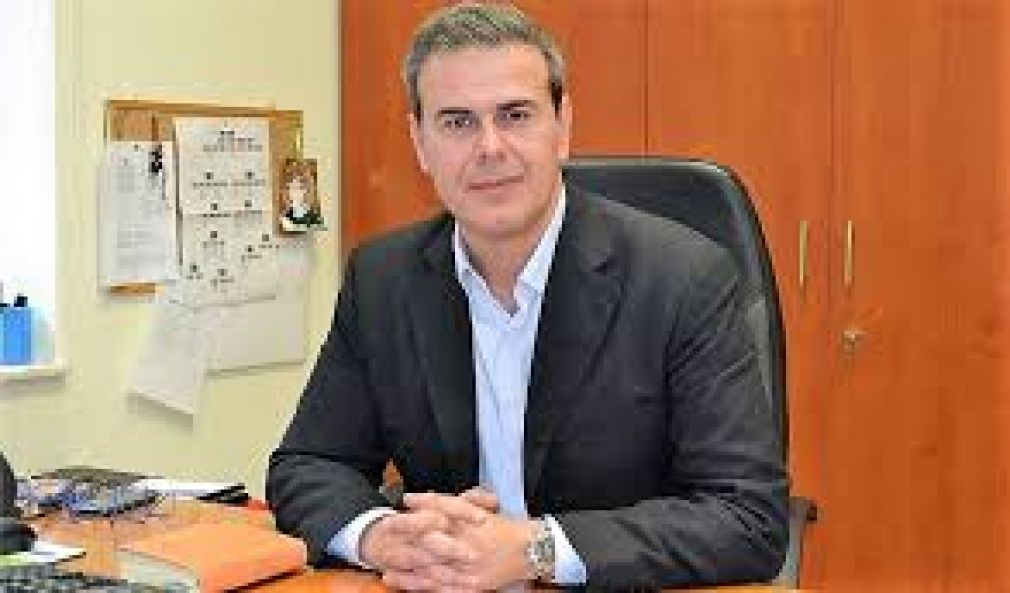 Τελειώνει... με τον δήμο ο Δημήτρης!