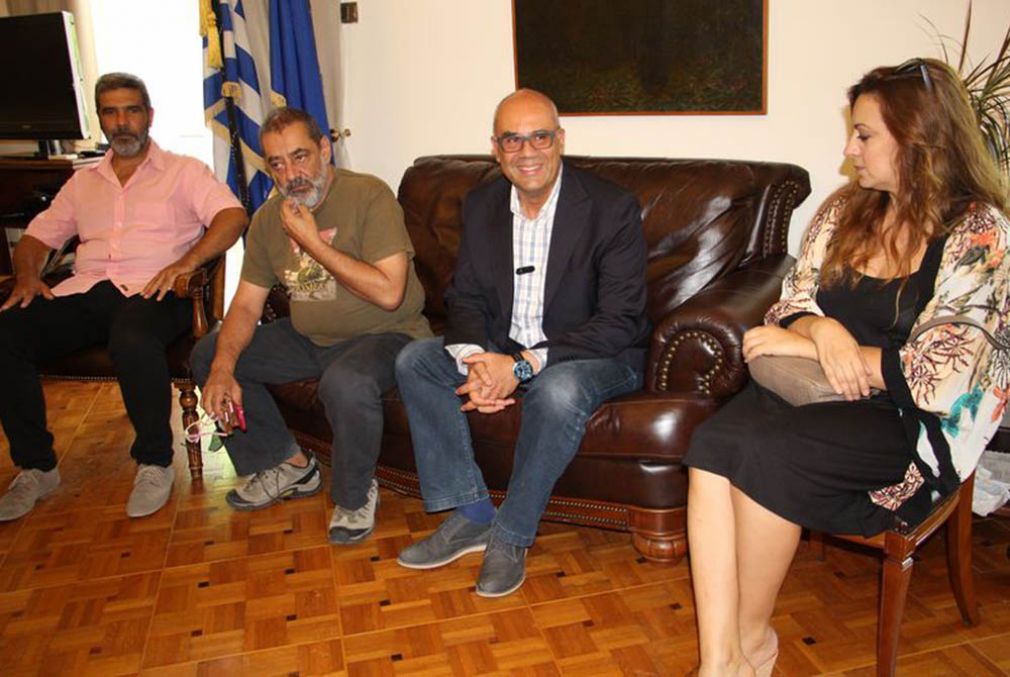 Τραβάνε τα μαλλιά τους... οι Χανιώτες!