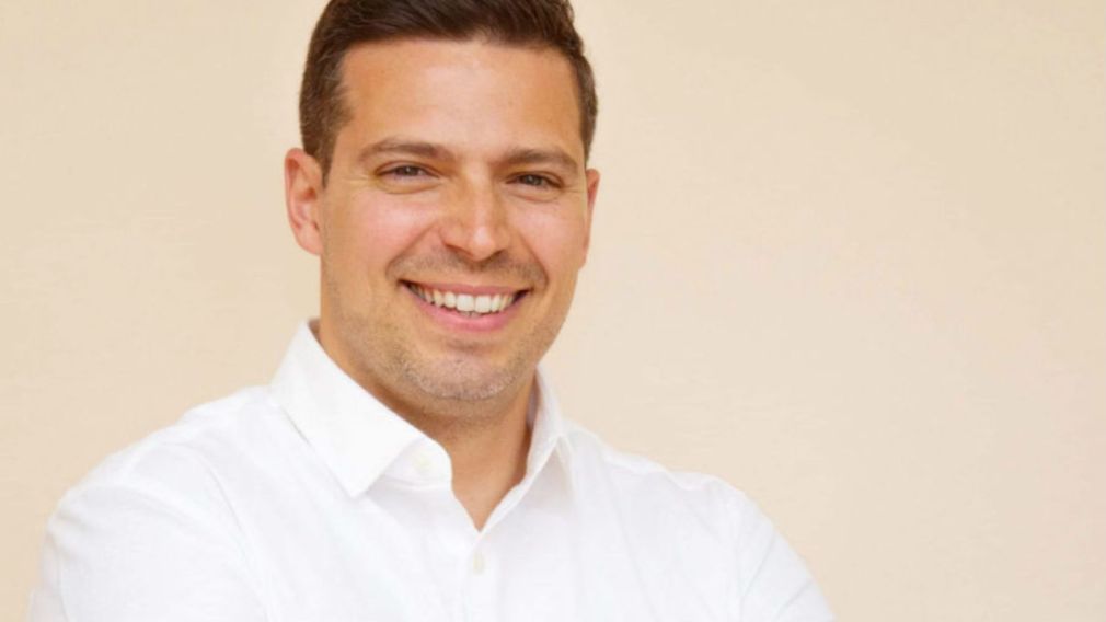 O Άρης Μανουδάκης απαντάει στο ερωτηματολόγιο του Προυστ