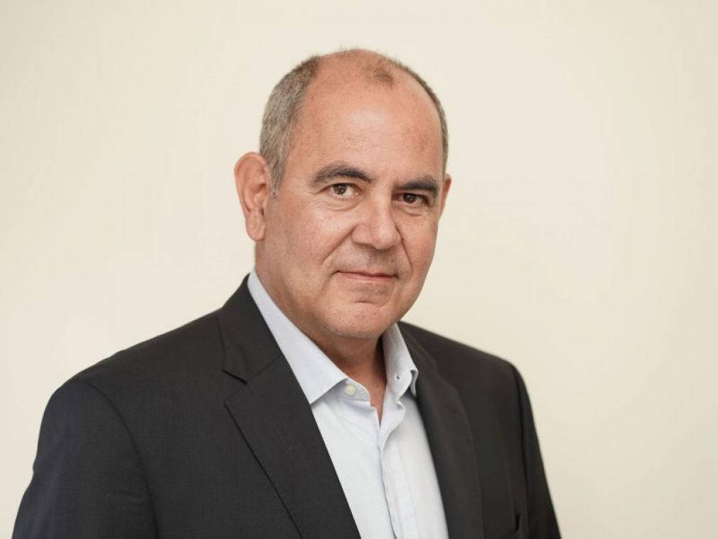 Τον αφήνουν... σιγά σιγά και οι “δικοί του”.