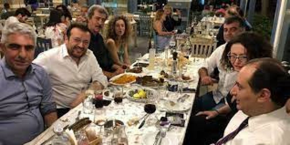 Δείξε μου τους φίλους σου... να σου πω ποιος είσαι!