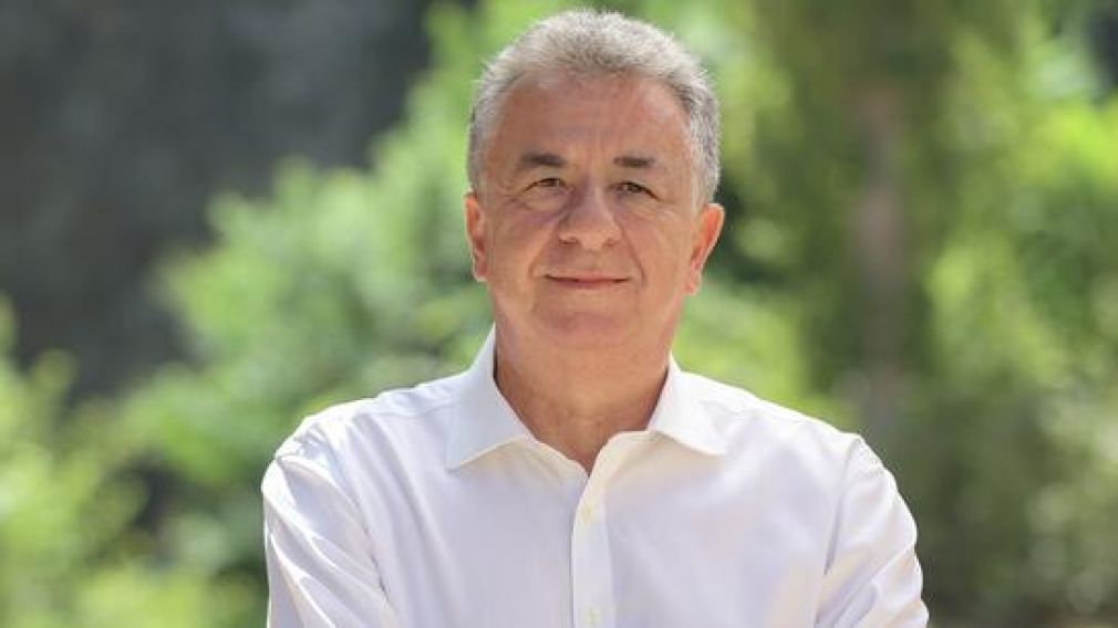 Μόνο ο Αρναουτάκης μπορεί να "σέρνει" κυβερνήσεις από πίσω του