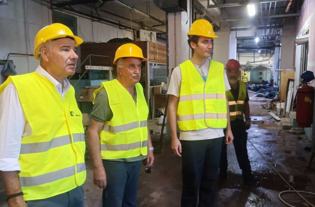 Τραβάει μεγάλο ζόρι με το κολυμβητήριο...