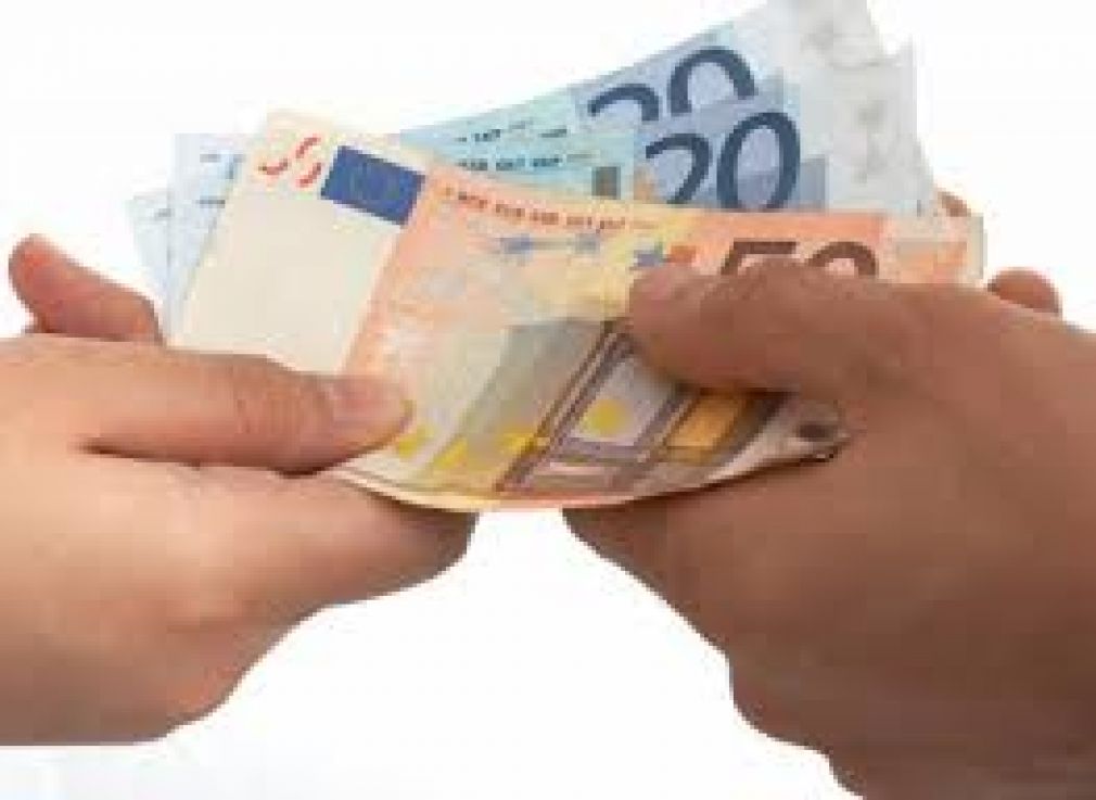 Για 50 ευρώ... την εβδομάδα αγοράζουν υποψηφίους συμβούλους!