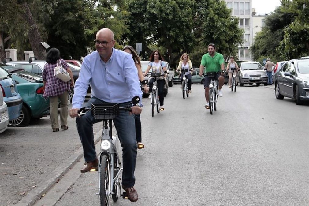 Κάλεσε την ομάδα σου και ρώτα τους αν θέλουν να ακολουθήσουν!