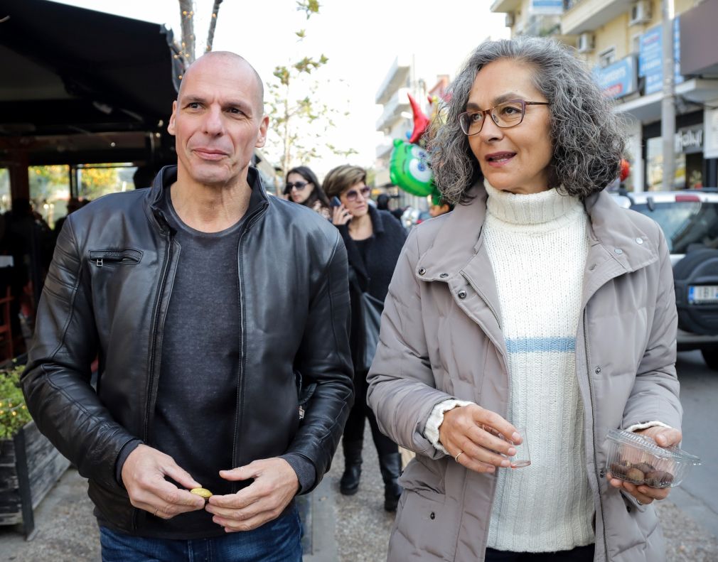 Η Σακοράφα... τα λατομεία... τα λεφτά της Ευρωβουλής και η Δανάη του Βαρουφάκη!