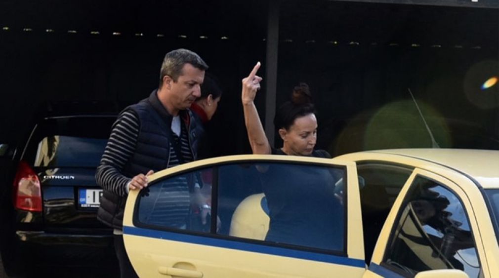 Ξέρεις εσύ Βίκυ μου που να το βάλεις... ξέρεις...