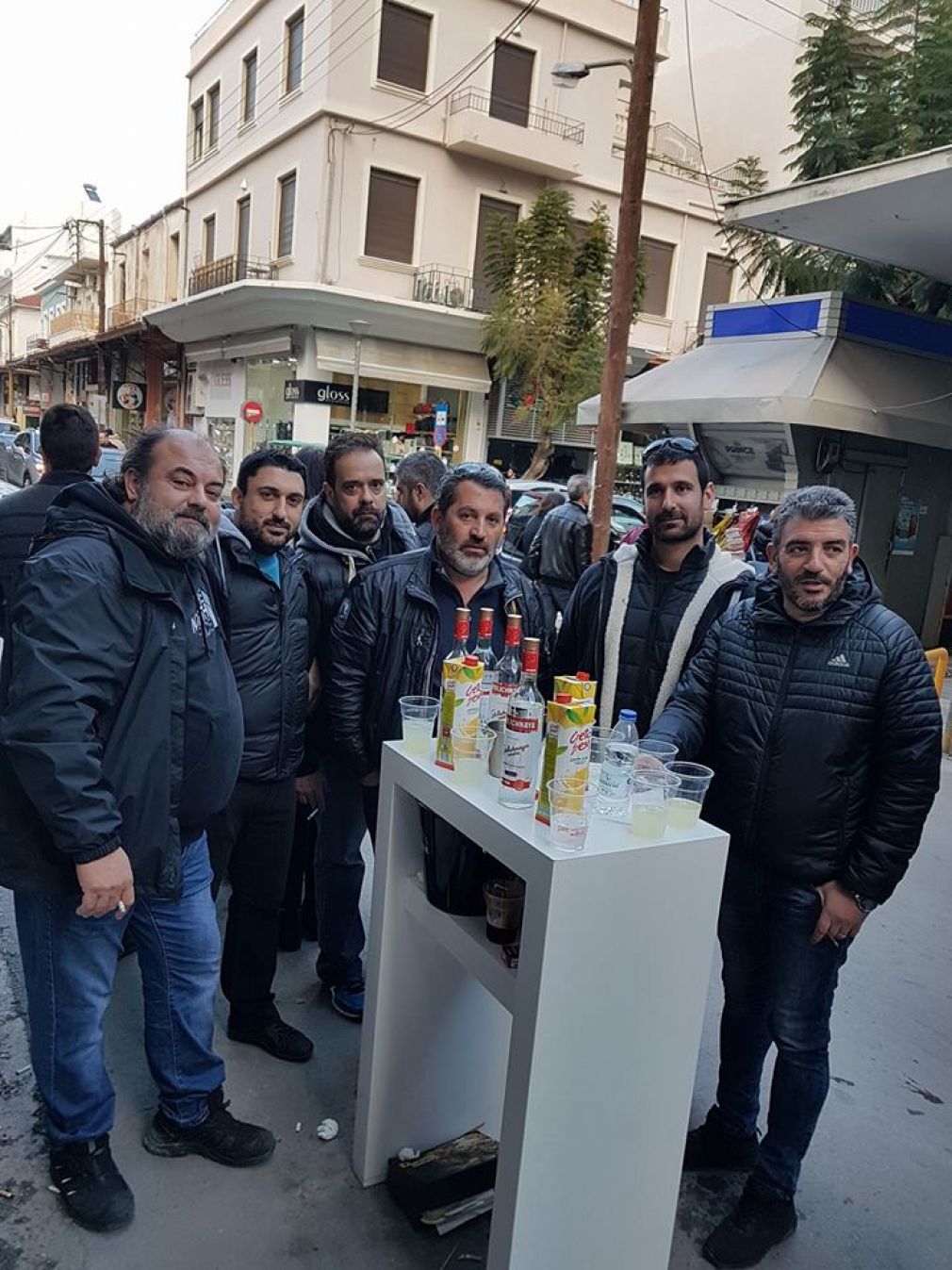 Μπήκαν στη πόλη...