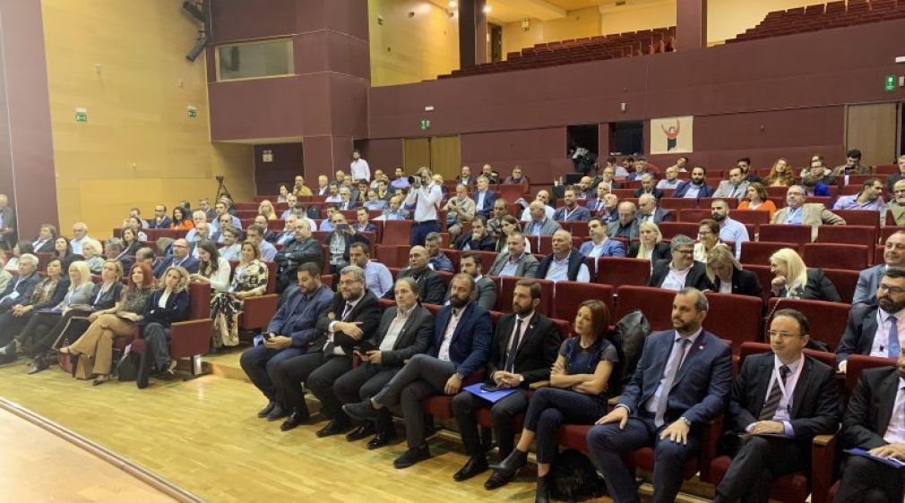 Πω... πω... πω... μαμά μου επιτυχία που είχε το φόρουμ! Ουρές κάνανε!