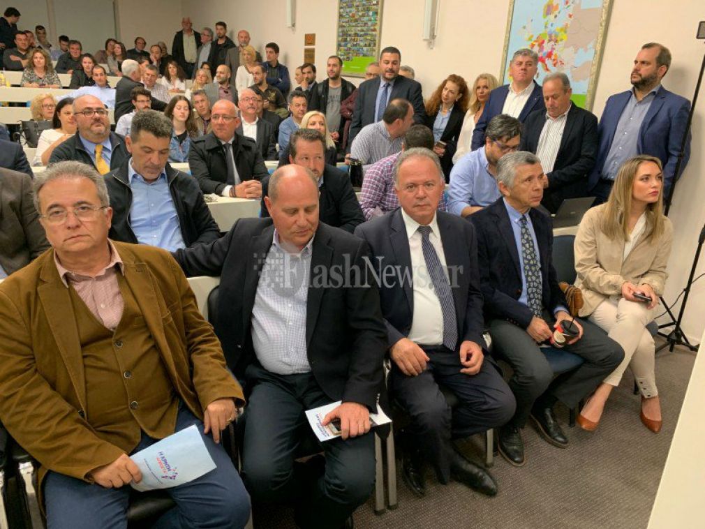 Δίπλα του σε κάθε του βήμα!